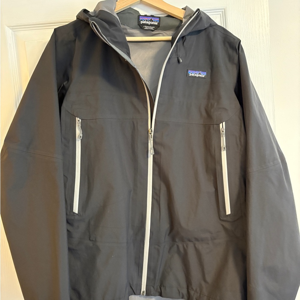 Patagonia Black Raincoat Full-Zip Weather-Resistant